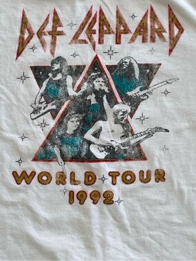 Def Leppard White 1992 World Tour Asymmetrical Cropped Graphic Tee • Size Small